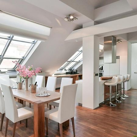 Luxury Central Penthouse With Sauna, Terrace, 250M2, 5Bdrm, 3Bthrm Прага Екстер'єр фото