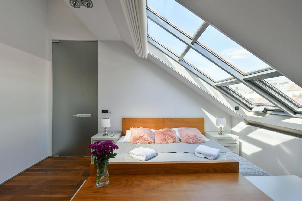 Luxury Central Penthouse With Sauna, Terrace, 250M2, 5Bdrm, 3Bthrm Прага Екстер'єр фото
