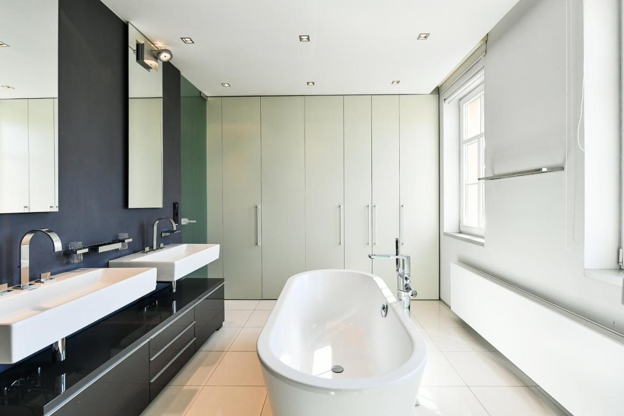 Luxury Central Penthouse With Sauna, Terrace, 250M2, 5Bdrm, 3Bthrm Прага Екстер'єр фото