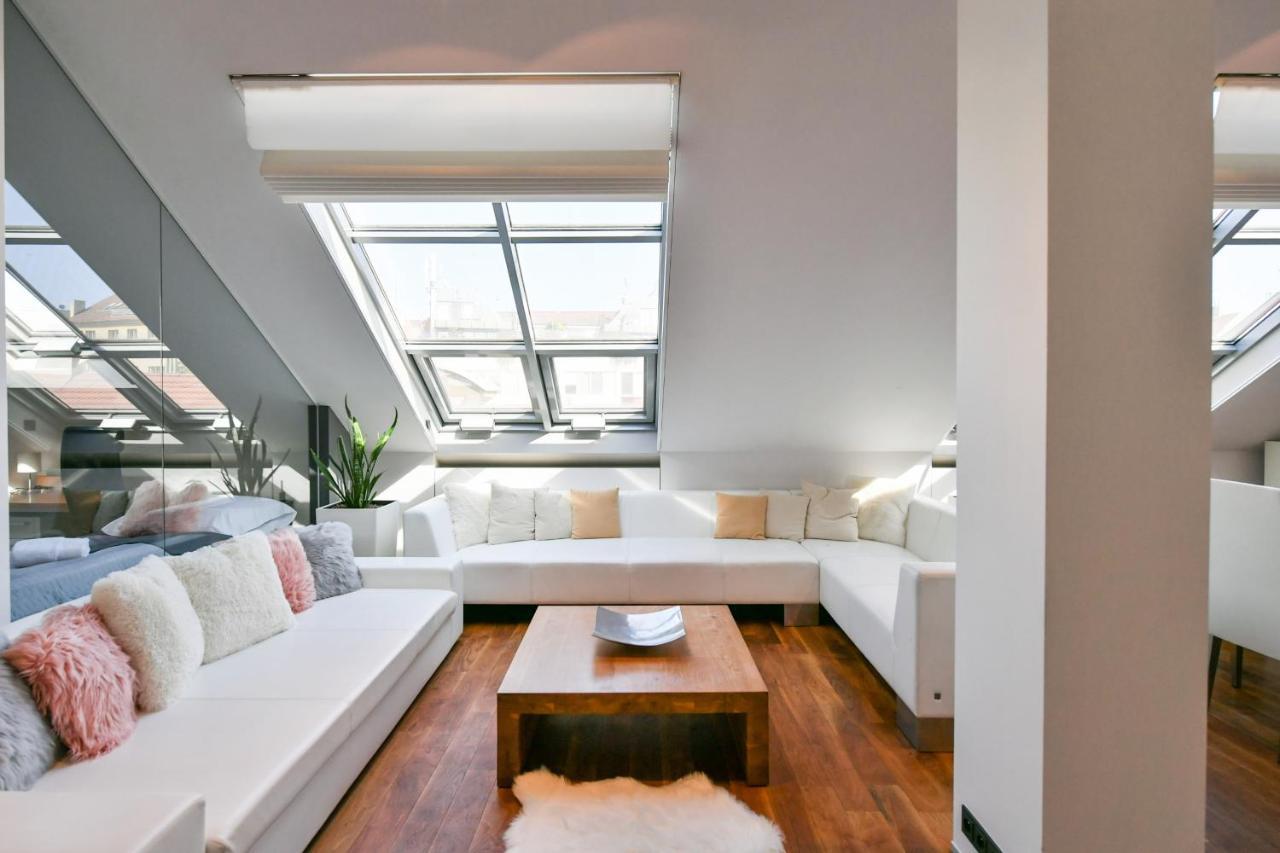 Luxury Central Penthouse With Sauna, Terrace, 250M2, 5Bdrm, 3Bthrm Прага Екстер'єр фото