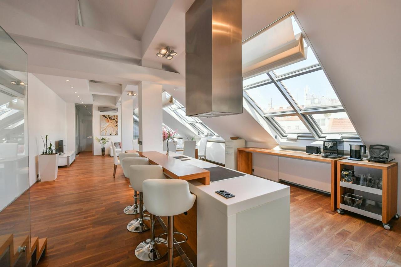 Luxury Central Penthouse With Sauna, Terrace, 250M2, 5Bdrm, 3Bthrm Прага Екстер'єр фото
