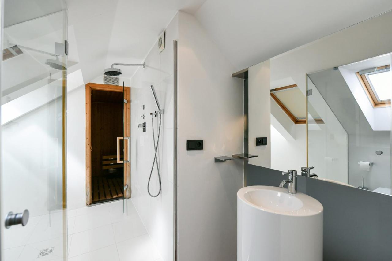 Luxury Central Penthouse With Sauna, Terrace, 250M2, 5Bdrm, 3Bthrm Прага Екстер'єр фото