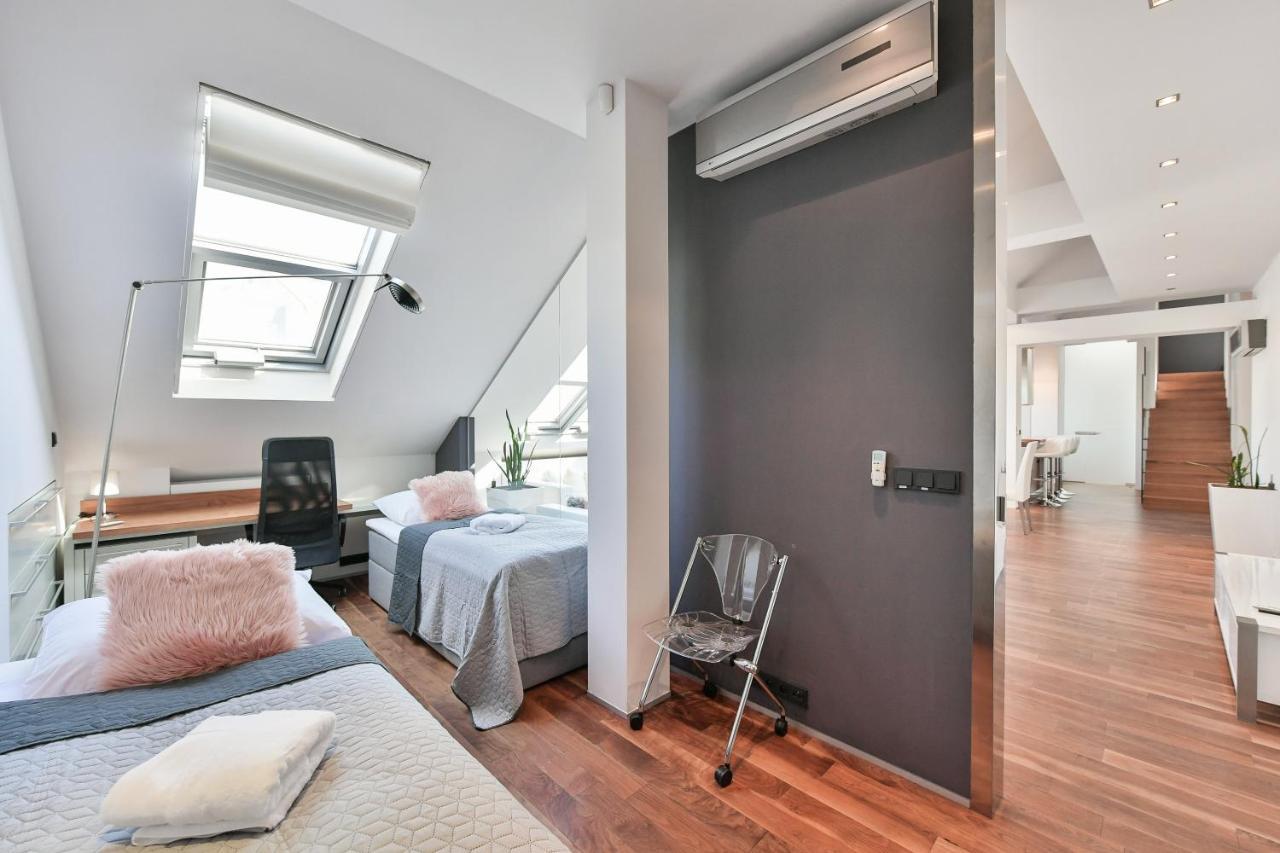 Luxury Central Penthouse With Sauna, Terrace, 250M2, 5Bdrm, 3Bthrm Прага Екстер'єр фото