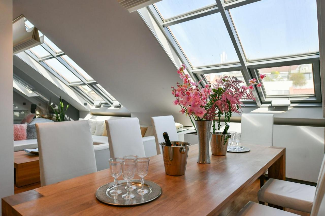 Luxury Central Penthouse With Sauna, Terrace, 250M2, 5Bdrm, 3Bthrm Прага Екстер'єр фото