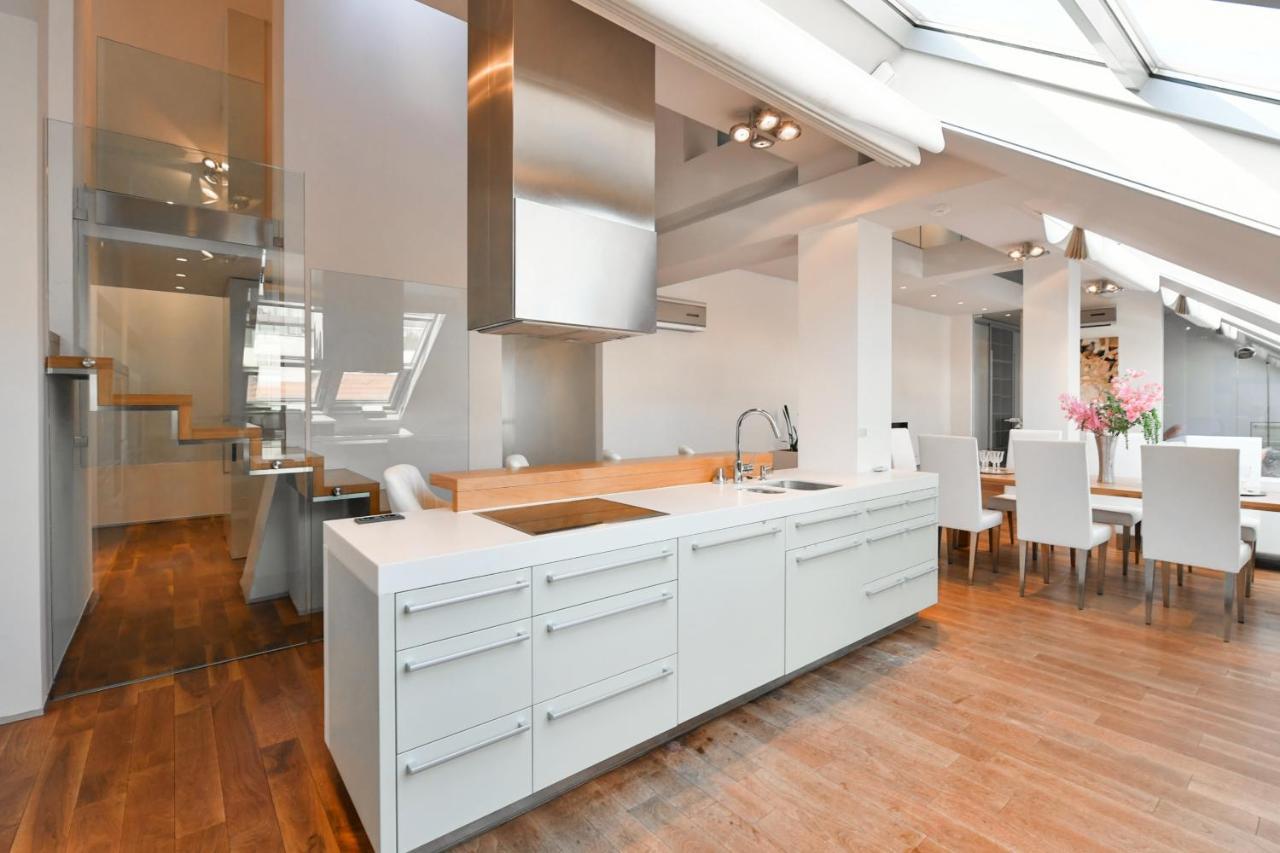 Luxury Central Penthouse With Sauna, Terrace, 250M2, 5Bdrm, 3Bthrm Прага Екстер'єр фото