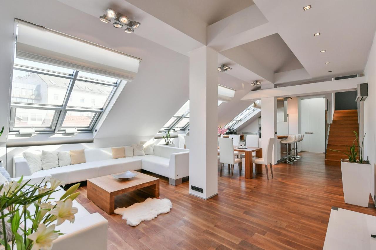 Luxury Central Penthouse With Sauna, Terrace, 250M2, 5Bdrm, 3Bthrm Прага Екстер'єр фото