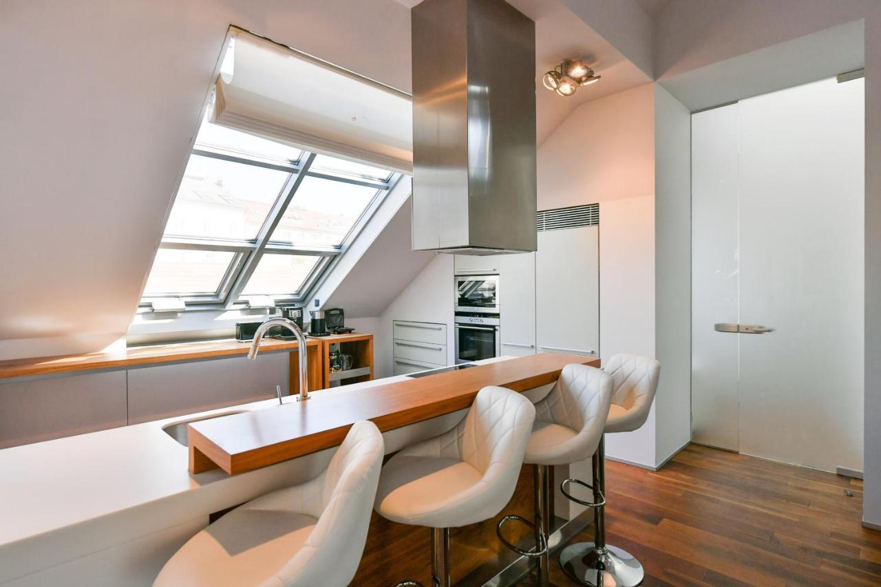 Luxury Central Penthouse With Sauna, Terrace, 250M2, 5Bdrm, 3Bthrm Прага Екстер'єр фото