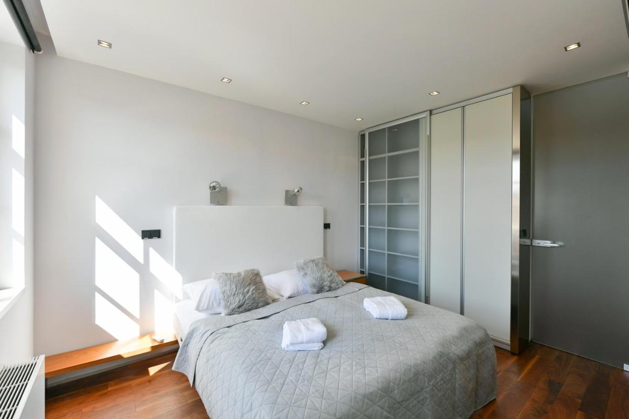 Luxury Central Penthouse With Sauna, Terrace, 250M2, 5Bdrm, 3Bthrm Прага Екстер'єр фото