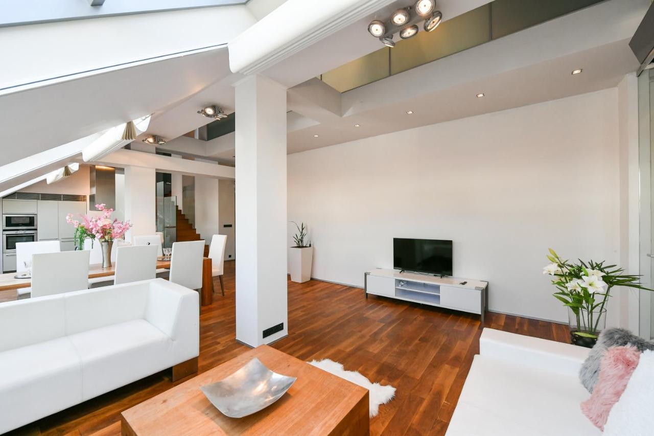 Luxury Central Penthouse With Sauna, Terrace, 250M2, 5Bdrm, 3Bthrm Прага Екстер'єр фото