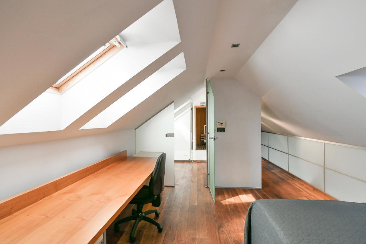 Luxury Central Penthouse With Sauna, Terrace, 250M2, 5Bdrm, 3Bthrm Прага Екстер'єр фото