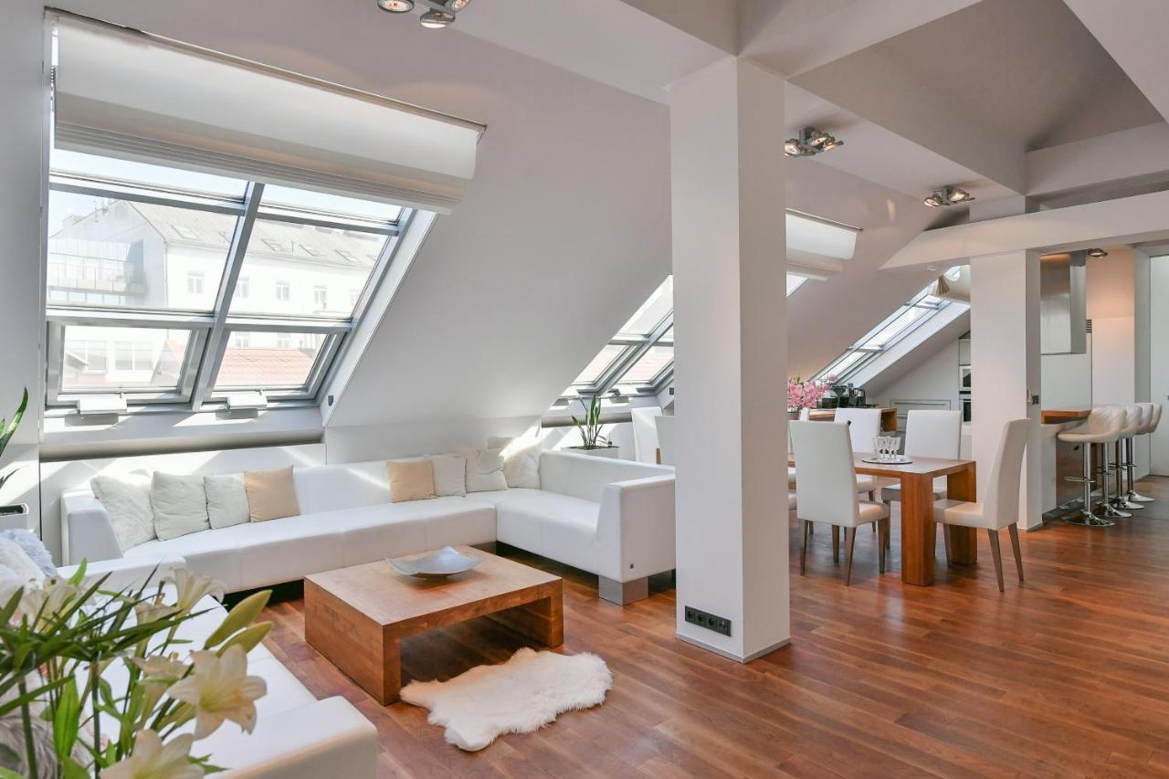 Luxury Central Penthouse With Sauna, Terrace, 250M2, 5Bdrm, 3Bthrm Прага Екстер'єр фото